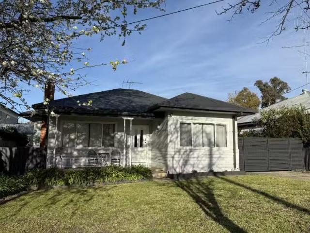 428 Schubach Street, EAST ALBURY House for rent Listed by Luc.