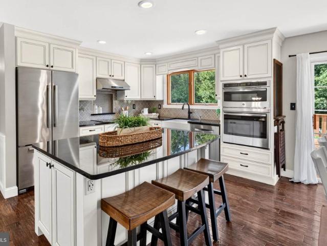 4294 Wolf Hill Drive