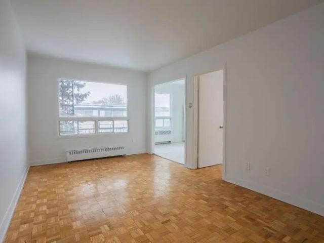 4290 4324 Boul. Métropolitain — 3 1/2