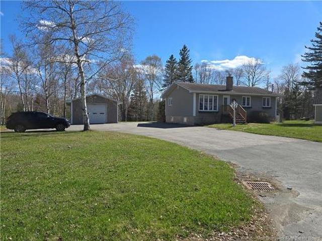 429 Acadie, Beresford, NB, E8K 2C6 house for sale | Listing ID NB138792 | Royal LePage
