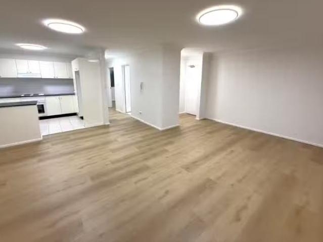 4/29 Glenmore Street, NAREMBURN Apartment for rent Listed by.