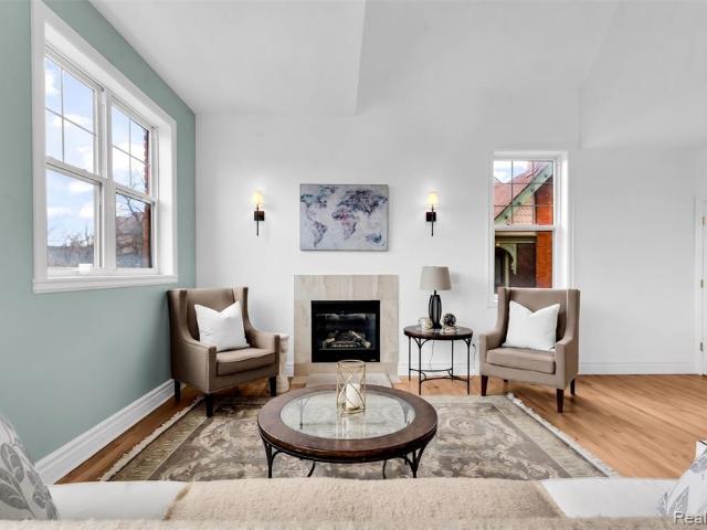 429 E Ferry Street # 9