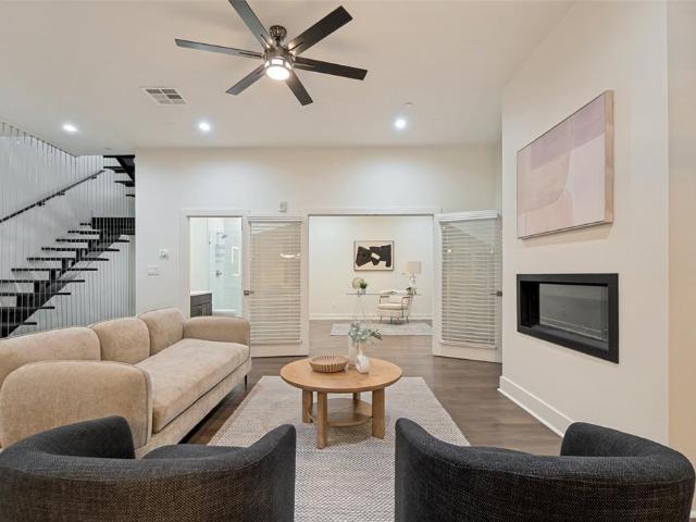 429 W 9th Street # 204