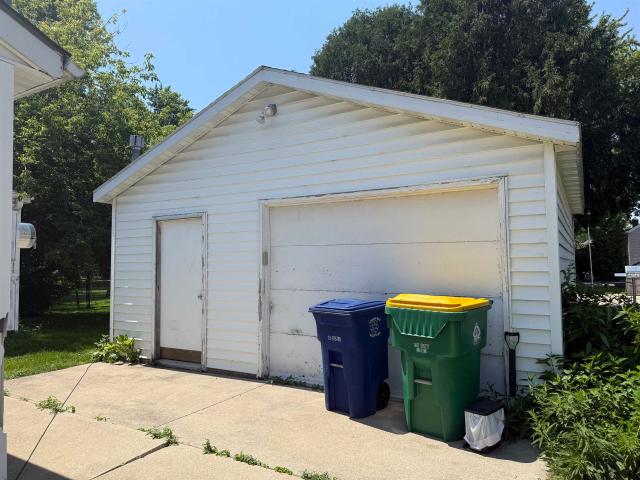 429 WILSON Avenue