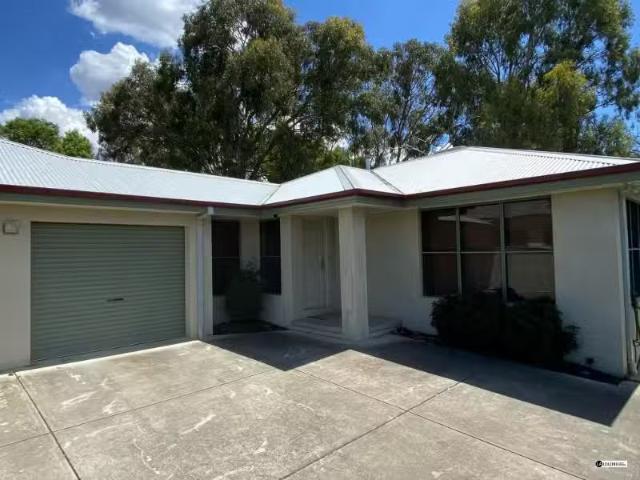 429B Solomon Street, West Albury Townhouse for rent Listed by.