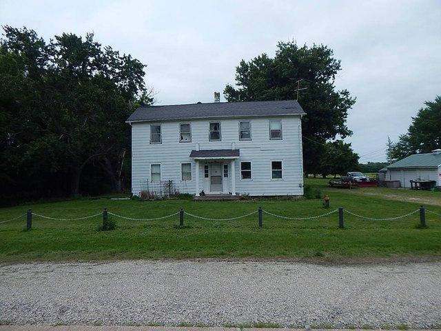 42 10th St, Carbon Cliff, IL 61239
