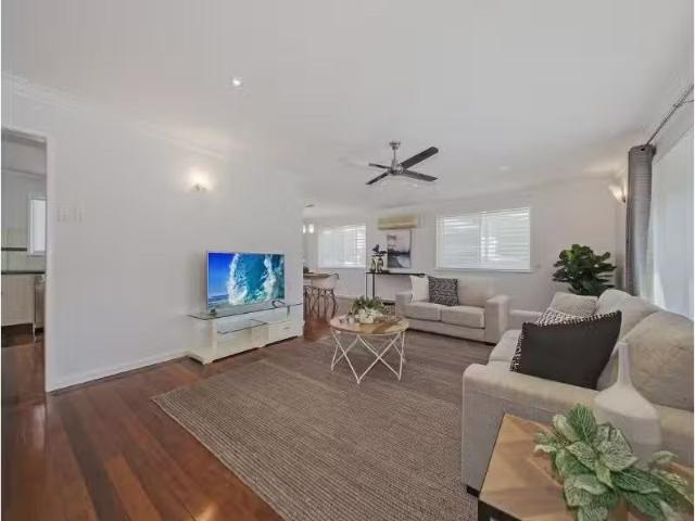 42 Tarana St, Camp Hill House for rent Listed by Amanda Jenky.