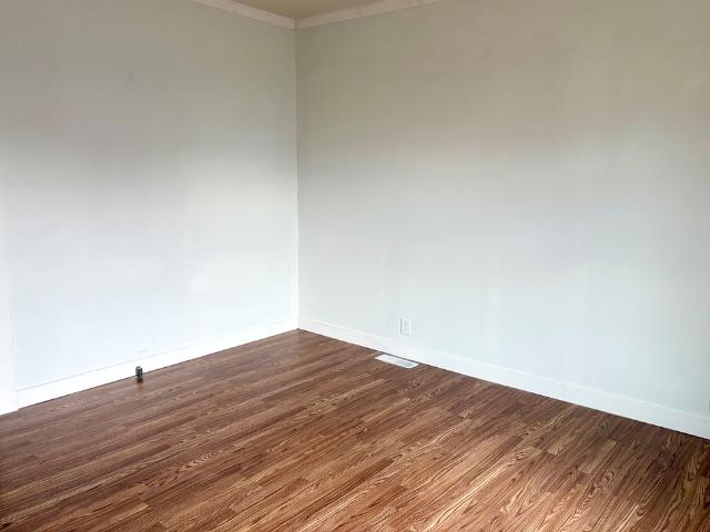 42 Warner Ave
