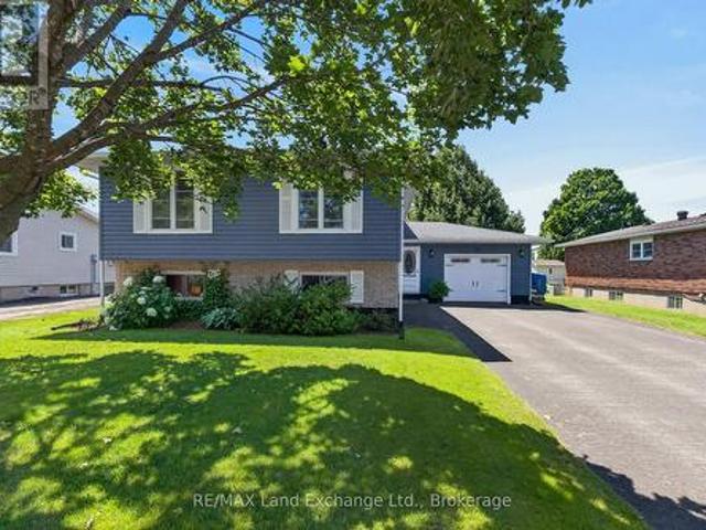 42 Webster Street, Kincardine, ON, N0G 2T0 house for sale | Listing ID X13631 | Royal LePage