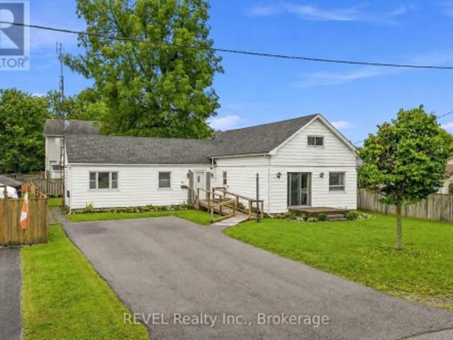 42 Wildwood Road, St. Catharines Port Weller, ON, L2M 6Z8 house for sale | Listing ID X13764 | Royal LePage