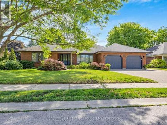 42 Alexander Avenue, Tillsonburg, ON, N4G 4Z1 house for sale | Listing ID X13460 | Royal LePage