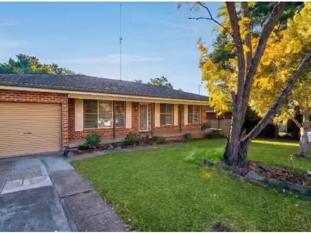 42 Bayley Road, SOUTH PENRITH House for rent Listed by Zoe Be.