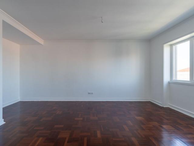 4+2 bedroom apartment for rent, unfurnished, in Avenidas Novas