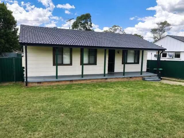 42 Carrington Circuit, Leumeah House for rent Listed by Leasi.