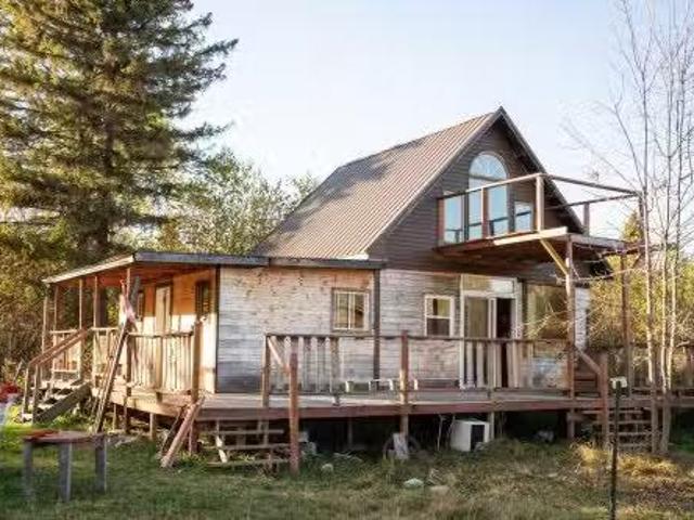 42 Ch. Du Lac Lawless, Litchfield, QC, J0X 1K0 house for sal.