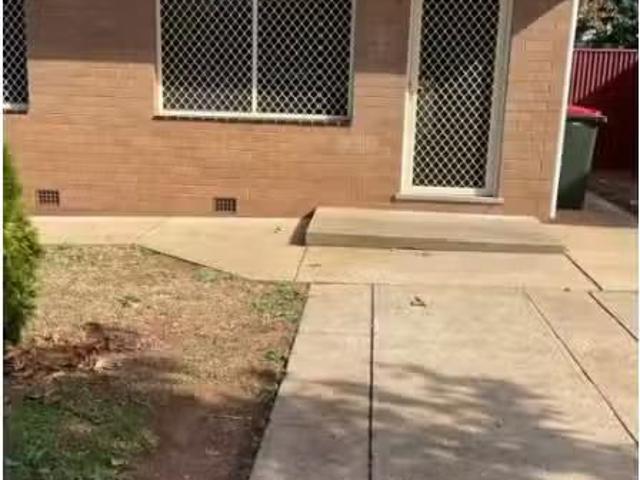 4/2 Chantilly St, Narrandera House for rent Listed by Sandra.