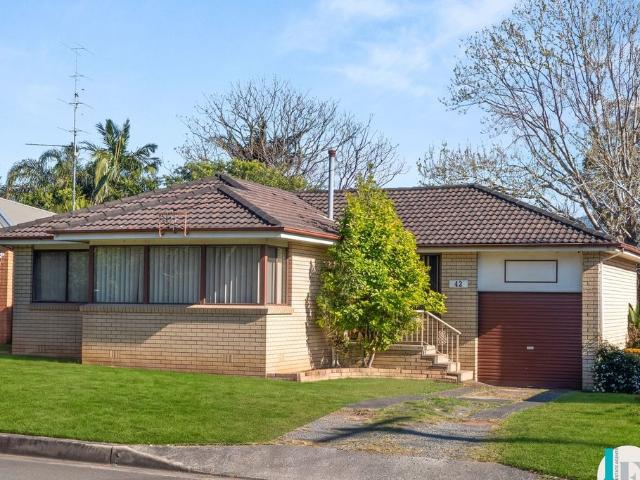 42 compton street, dapto nsw 2530