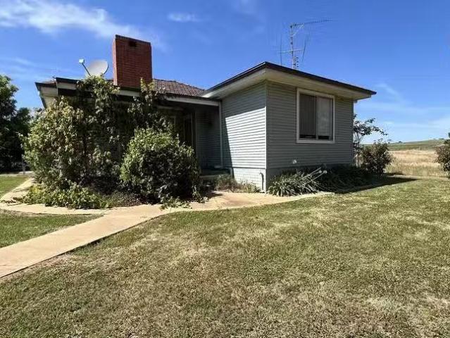 42 Erin Road, Harden, NSW 2587