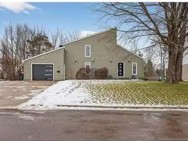 42 Fairway Blvd, Riverview, NB, E1B 1T3 house for sale List.