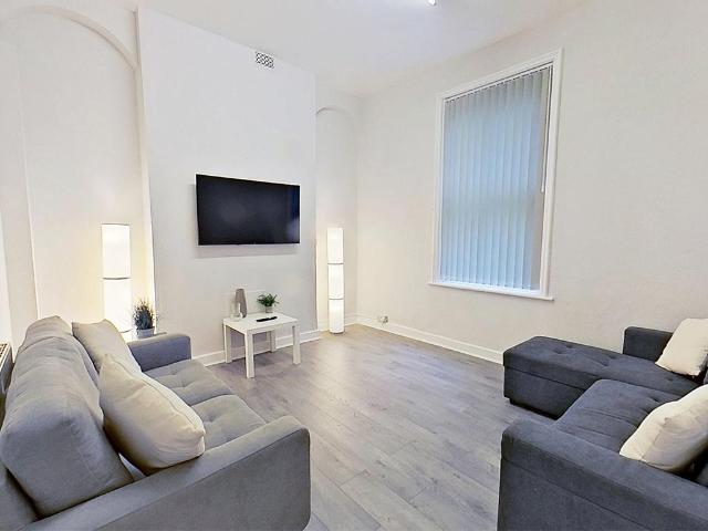 42 Hampden Street, Nottingham, NG1 4FW 8 bed semi detached house to rent £5,027 pcm £1,160 pw