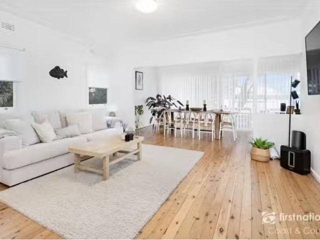 42 Hay Avenue, Shoalhaven Heads House for rent Listed by Lorr.