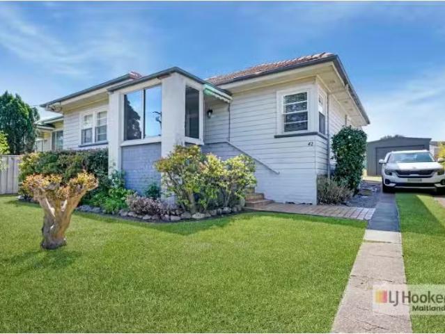 42 Hinder Street, East Maitland House for rent Listed by Kayl.