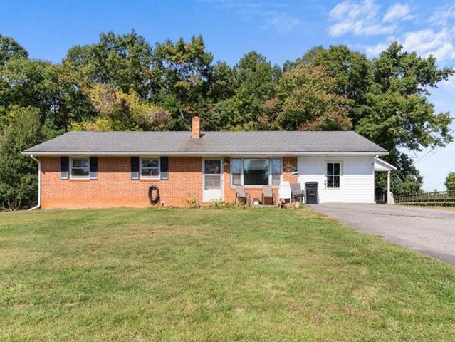 42 Hidden Pines Ln, Hillsville, VA 24343