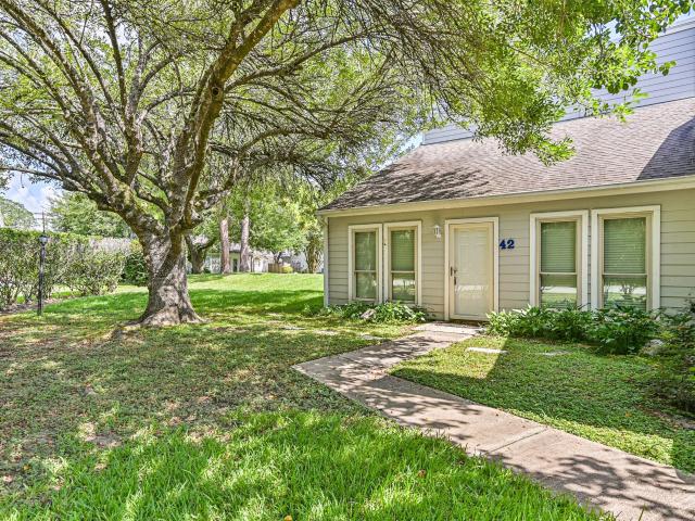 42 Hideaway Dr, Friendswood, TX 77546 | MLS #83244