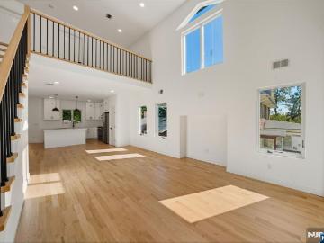 42 Howland Avenue, River Edge, US, NJ