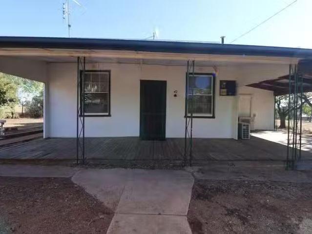 42 Iverach Street South, Coolamon, NSW 2701