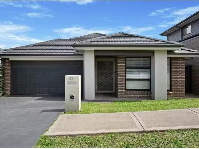 42 Jennings Crescent, SPRING FARM House for rent Listed by Ni.