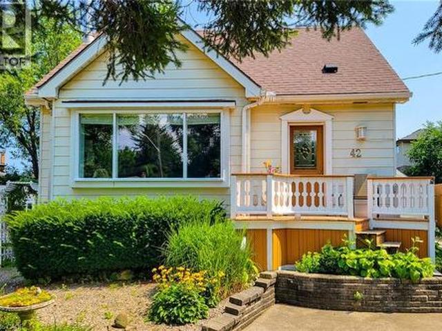 42 Lake Avenue N, Hamilton, ON, L8E 1L3 house for sale | Listing ID 40856 | Royal LePage
