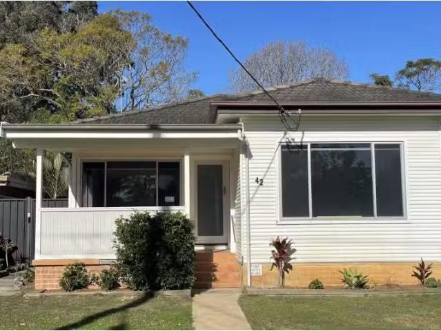 42 Lone Pine Avenue, Umina Beach House for rent Listed by Lee.