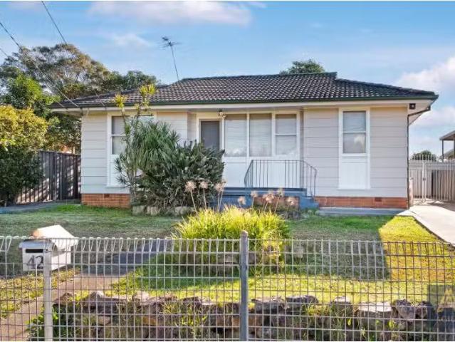 42 Manila Road, Lethbridge Park House for rent Listed by Deni.