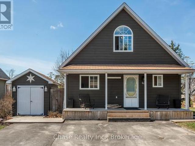 42 Madawaska Trail, Wasaga Beach, ON, L9Z 1X7 house for sale | Listing ID S13017 | Royal LePage
