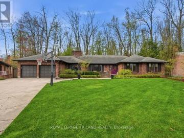 London, Ontario - Garden, Swimming pool