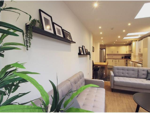 42 North Road, Metchley, B29 6AW, United Kingdom | Room for rent #135136547 | Rentberry
