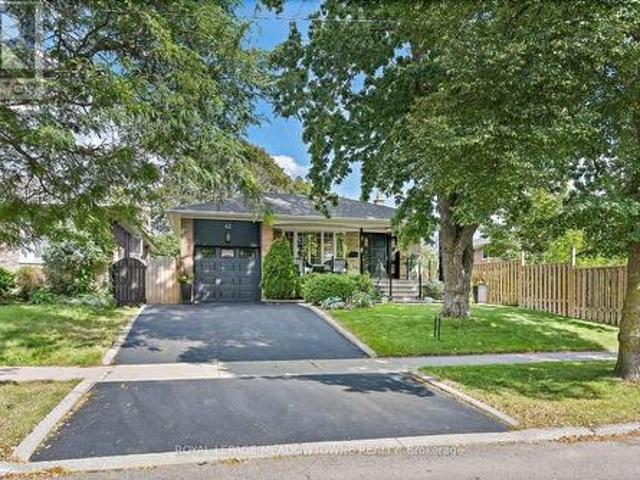 42 Oxenden Crescent, Toronto, ON, M9C 4H4 house for sale | Listing ID W13784 | Royal LePage