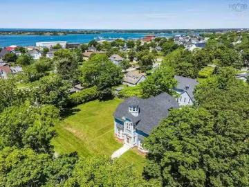 42 Queen Street, Yarmouth, NS, B5A 3Y5 house for sale Listi.