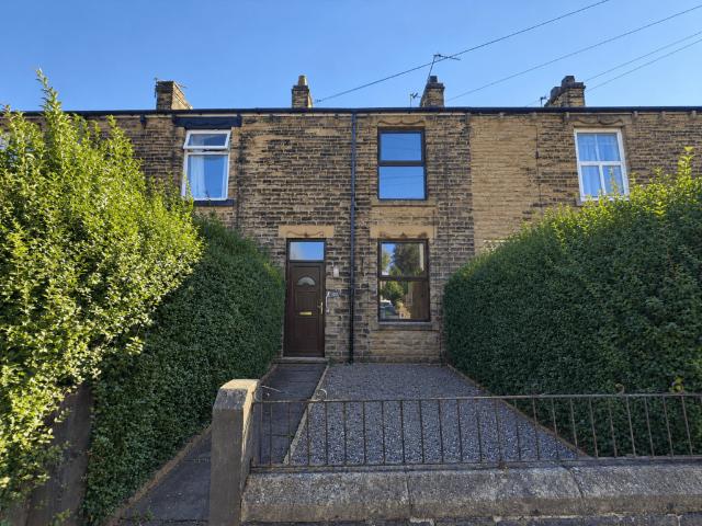 42 Springstone Avenue, Ossett. 2 bed terraced house to rent £875 pcm £202 pw