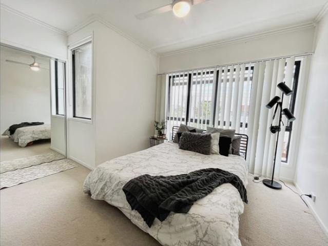 42 Stadium Drive Robina $960 p/w Available 02/09/26