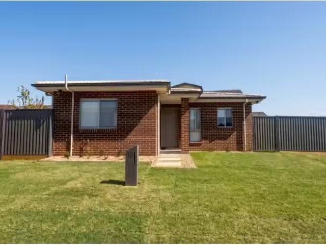 42a Fantail Crescent, ERSKINE PARK House for rent Listed by Z.