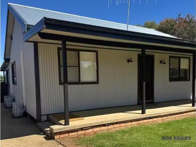 42a Fifth Avenue, Narromine House for rent Listed by Erin Bru.
