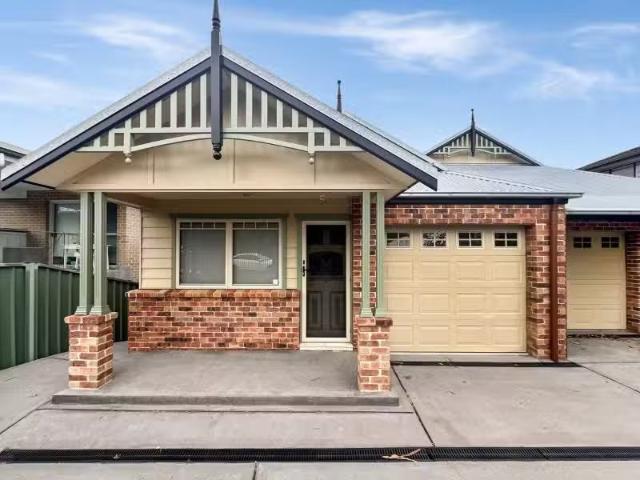 42A Macquarie Road, SPRINGWOOD Townhouse for rent Listed by B.