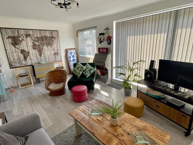42a Sea Road Boscombe 2 bed apartment to rent £1,500 pcm £346 pw
