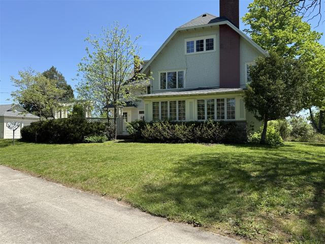 430 W Upton Avenue