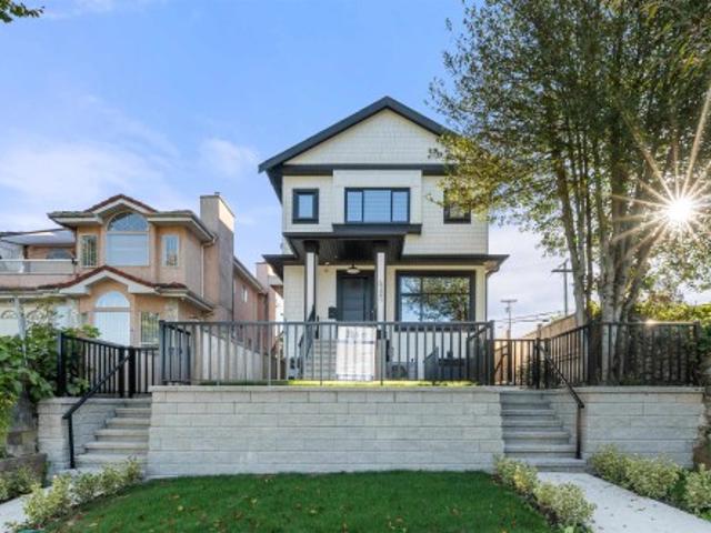 4318 Nanaimo Street, Vancouver, BC, V5N 5J1 duplex for sale | Listing ID R3144 | Royal LePage