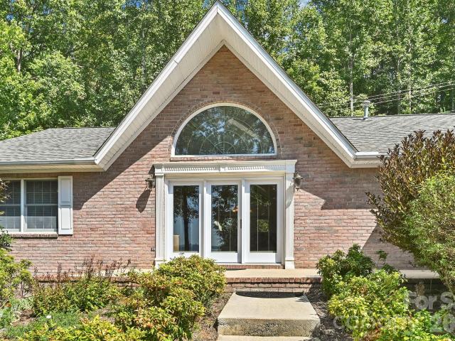 4311 Cove Loop Road
