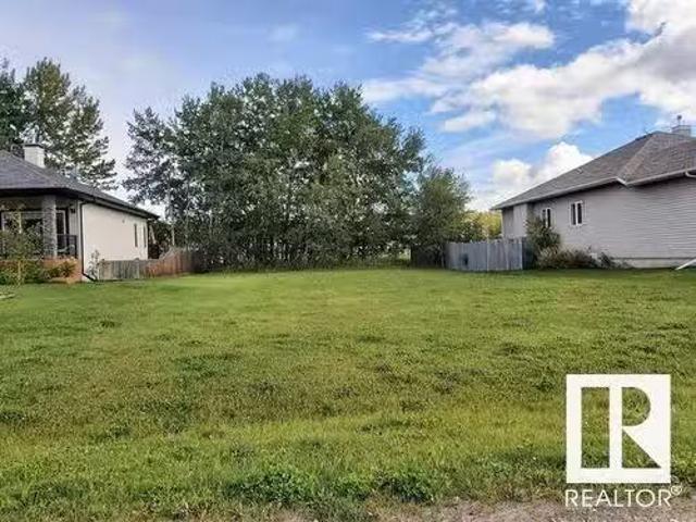 4311 43 Ave, Rural Lac Ste. Anne County, AB, T0E 0A0 vacant.