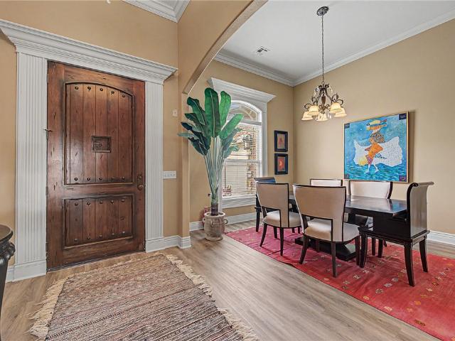 4312 W Woodview Drive